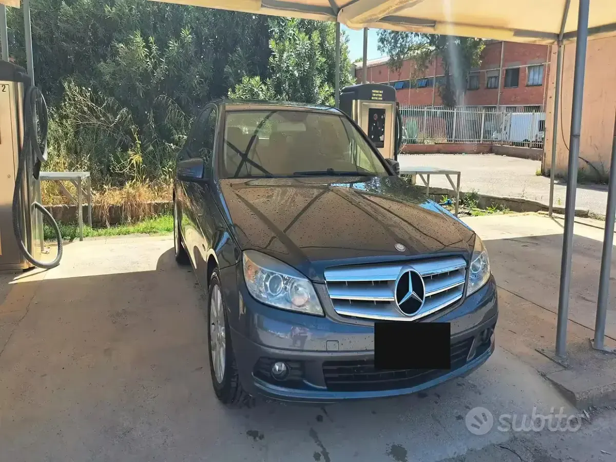 Usata Mercedes C220 125 CV (91 kW) 2011 Grigio Berlina