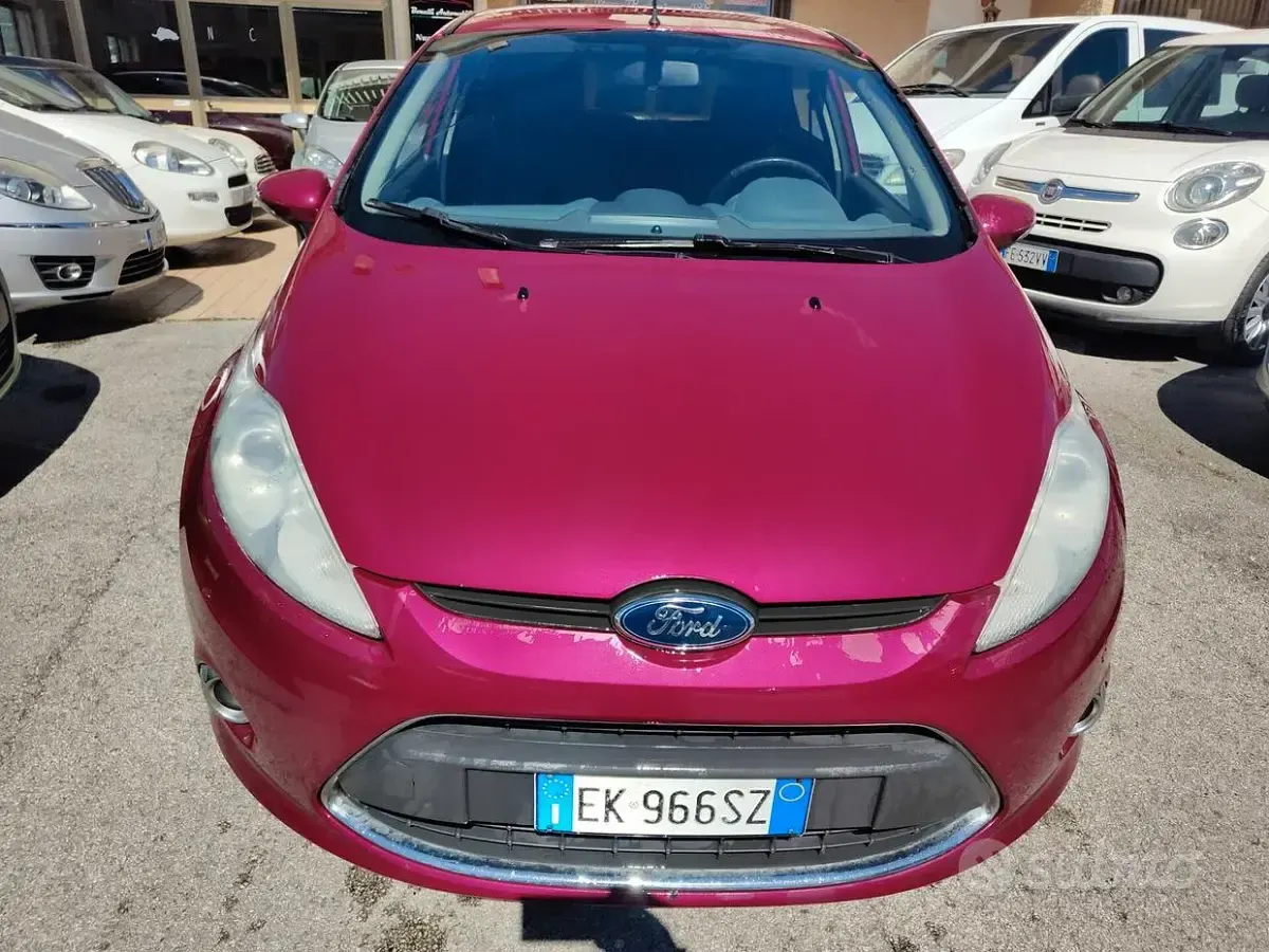 Usata Ford Fiesta Titanium 68 CV (50 kW) 2011 Viola Berlina