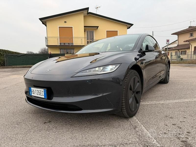 Usata Tesla Model 3 Standard Range 235 kW (320 CV) 2025 Grigio Berlina