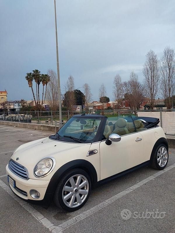 Usata Mini Cooper Cabriolet 122 CV (89 kW) 2010 Bianco Cabrio