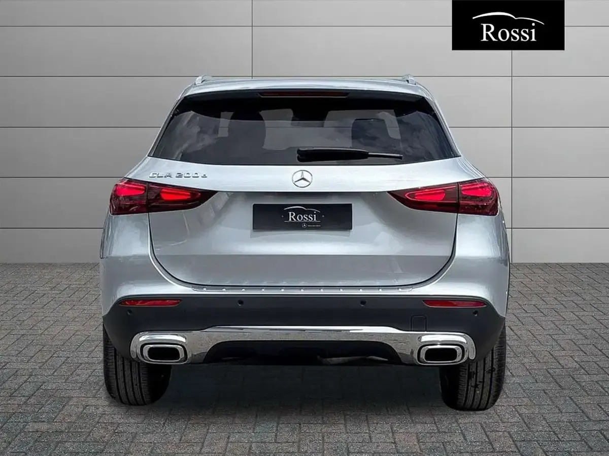 Nouvelle Mercedes GLA200 150 ch (110 kW) 2026 Argent SUV