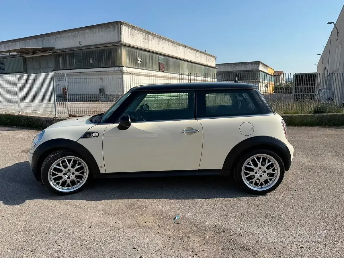 Usata Mini Cooper D 109 CV (80 kW) 2009 Beige Utilitaria