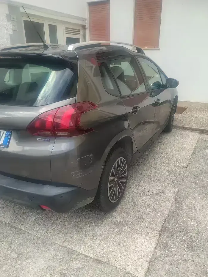 Usata Peugeot 2008 99 CV (72 kW) 2017 Grigio SUV