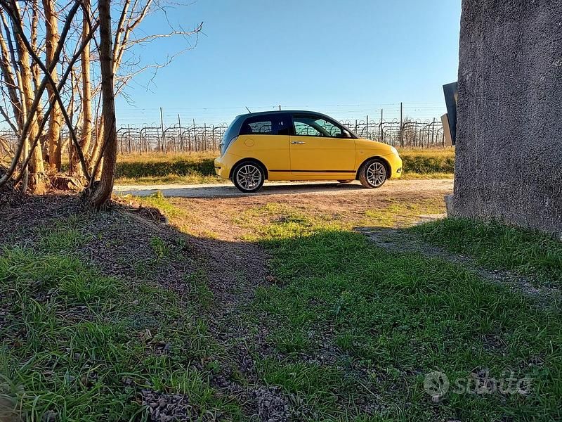 Usata Lancia Ypsilon 105 CV (77 kW) 2008 Grigio Utilitaria