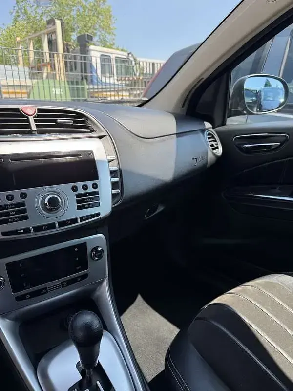Usata Lancia Delta 120 CV (88 kW) 2009 Utilitaria