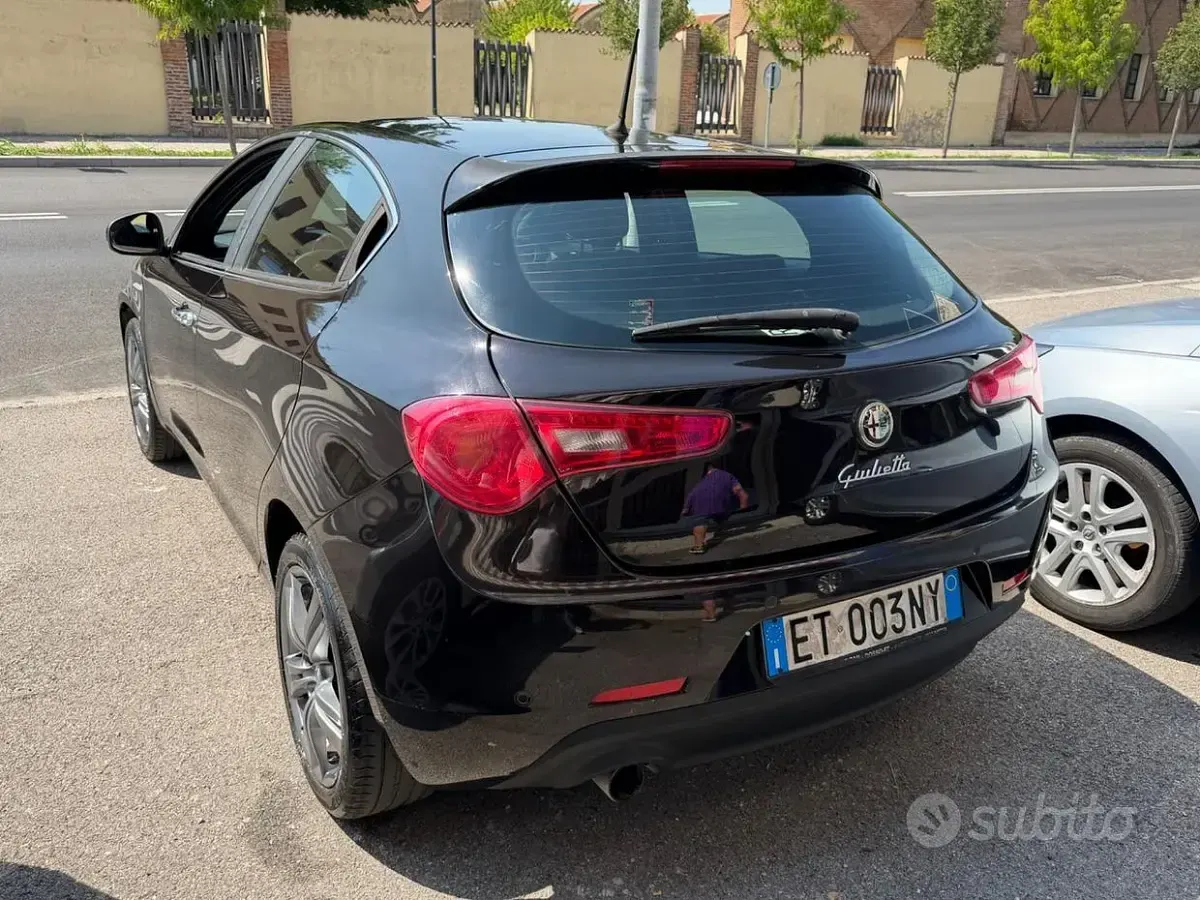 Usata Alfa Romeo Giulietta Progression 120 CV (88 kW) 2013 Nero Utilitaria