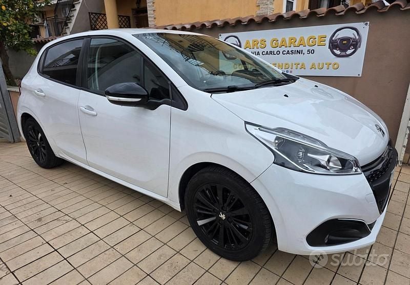 Bianco Usata 2018 Peugeot 208 Due volumi | 7850 € (Buon prezzo) - Immagine 1/4