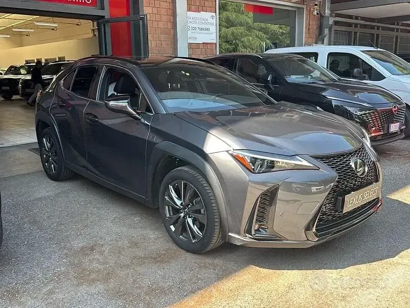 Usata Lexus UX 184 CV (135 kW) 2023 Other SUV