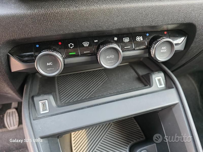 Usata Citroën C4 Shine 131 CV (96 kW) 2022 Nero Berlina