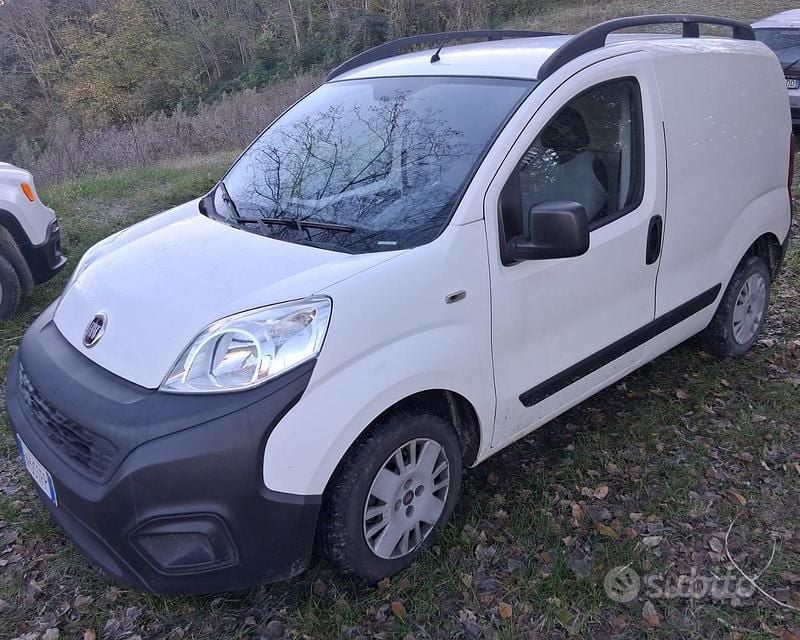 Bianco Usata 2018 Fiat Fiorino Furgone | 8500 € (Molto cara) - Immagine 1/3