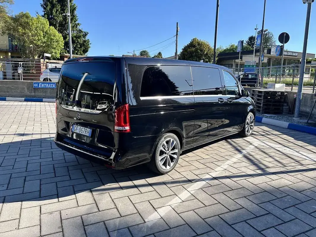 Käytetty Mercedes V300 Avantgarde 239 HP (175 kW) 2021 Tila-auto