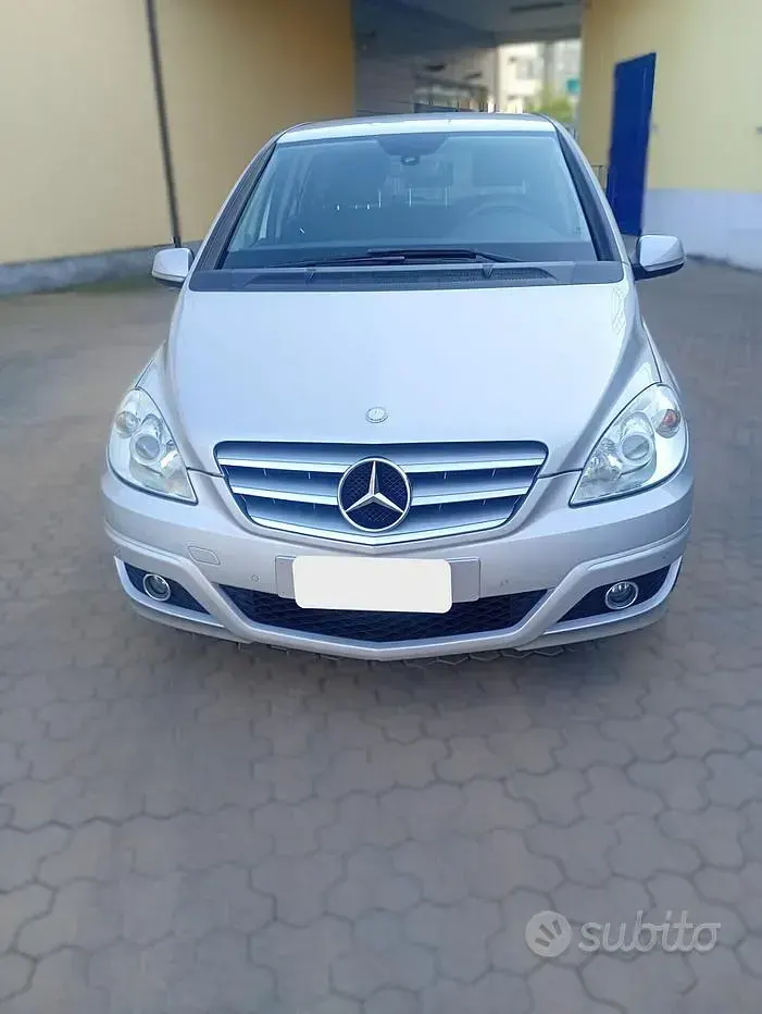 Usata Mercedes B180 Premium 109 CV (80 kW) 2011 Grigio Utilitaria