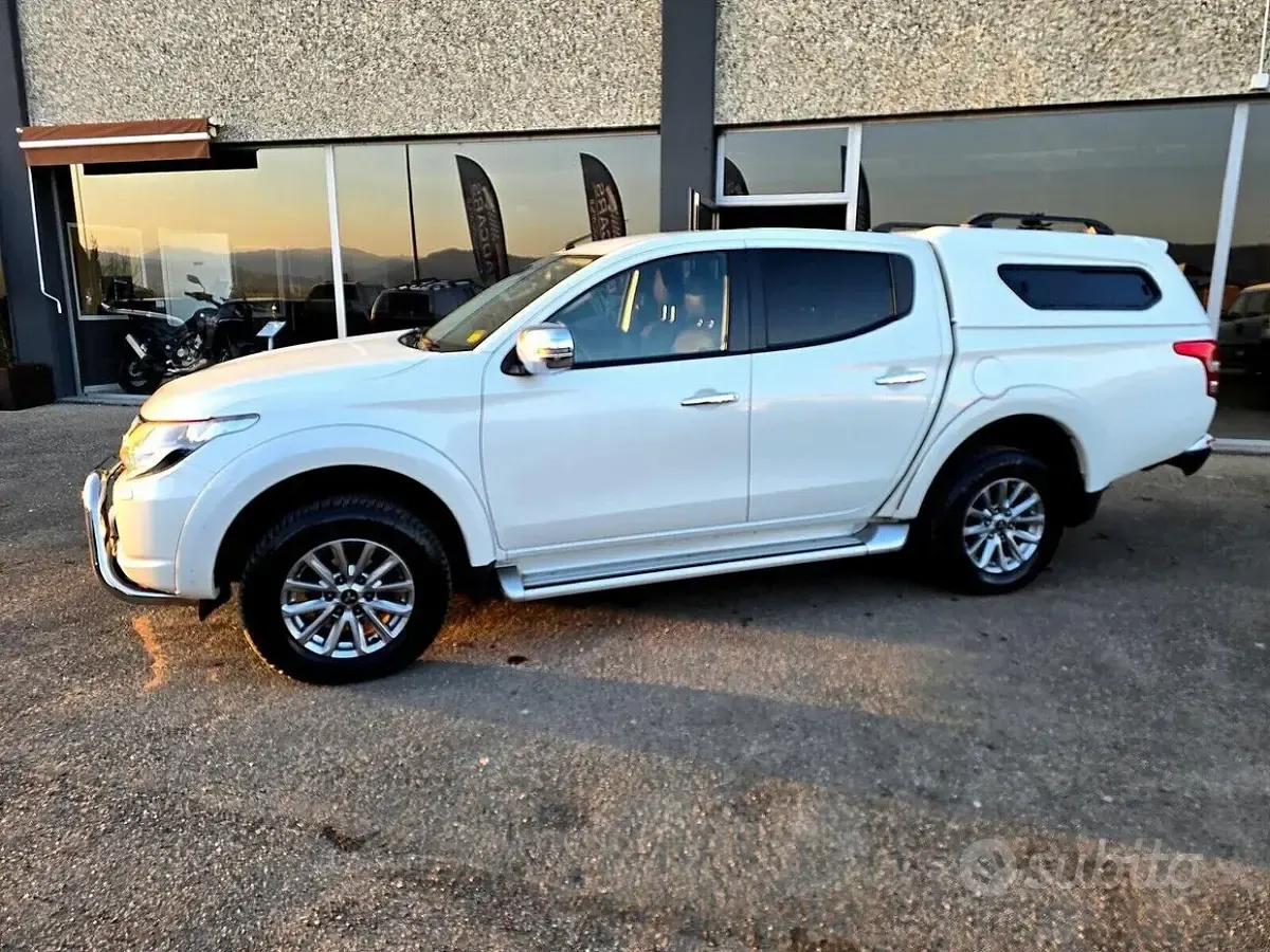 Usata Mitsubishi L200 Intense 181 CV (133 kW) 2017 Bianco perlato Pick-up