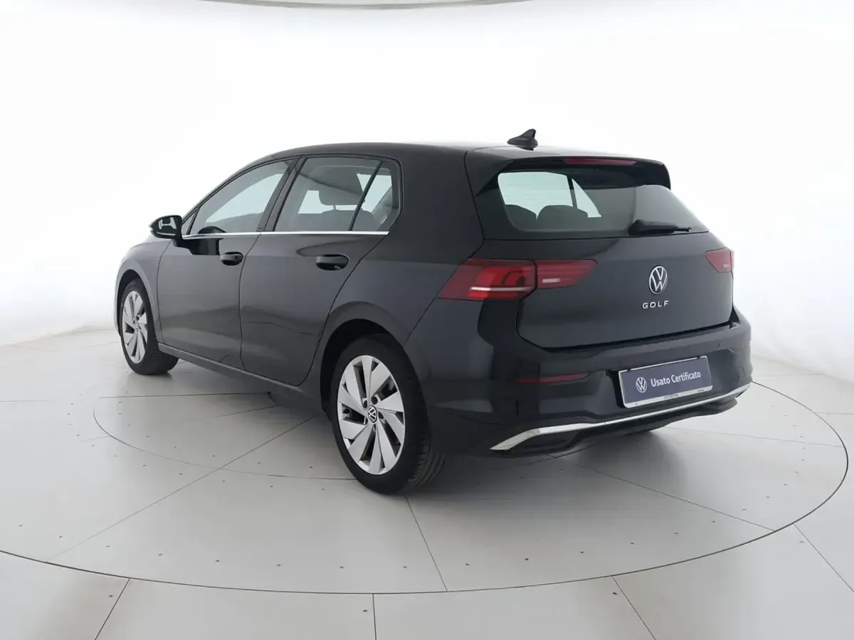 Usata VW Golf VIII Style 150 CV (110 kW) 2025 Grenadill black metallizzato Berlina