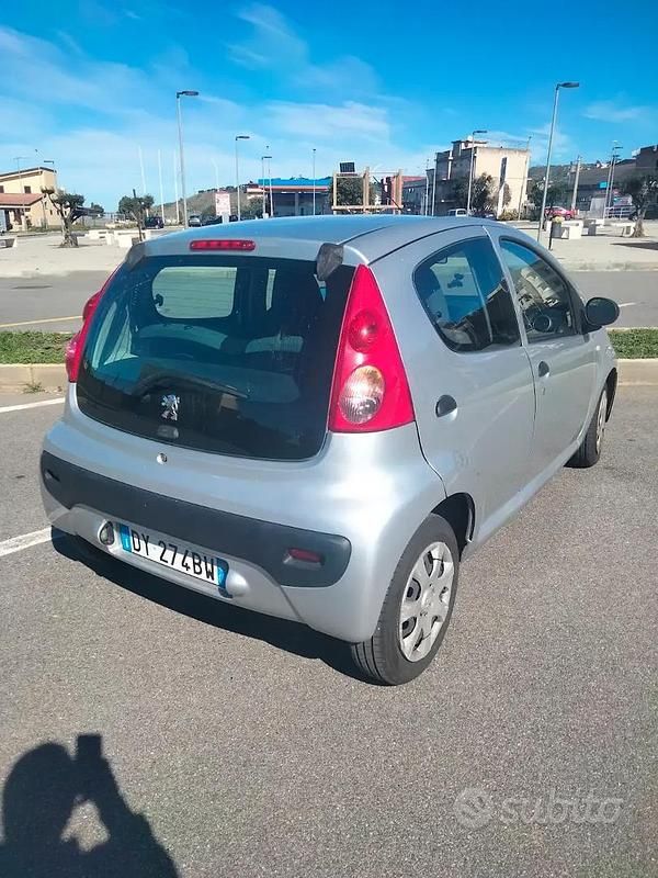 Usata Peugeot 107 68 CV (50 kW) 2009 Grigio Utilitaria