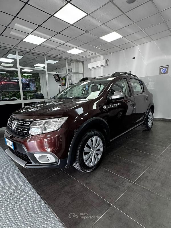 Usata Dacia Sandero 90 CV (66 kW) 2017 Marrone Berlina