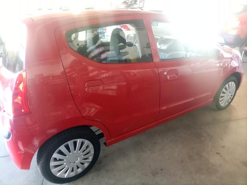 Usata Nissan Pixo 66 CV (48 kW) 2009 Rosso Utilitaria