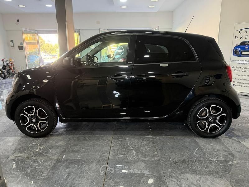 Begagnad Smart ForFour 72 HK (52 kW) 2019 Svart Halvkombi