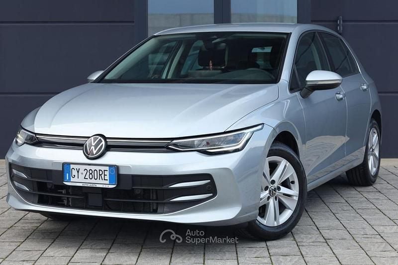 Usata VW Golf VIII Life 116 CV (85 kW) 2025 Grigio Berlina