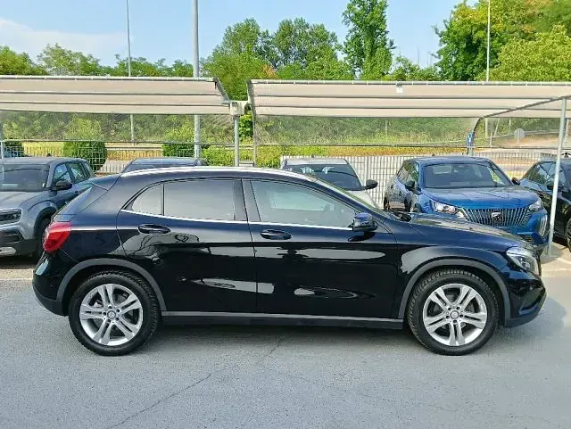 Usata Mercedes GLA200 136 CV (100 kW) 2017 Nero metallizzato SUV