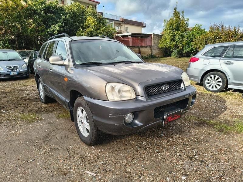 Usata Hyundai Santa Fe 113 CV (83 kW) 2004 Grigio SUV