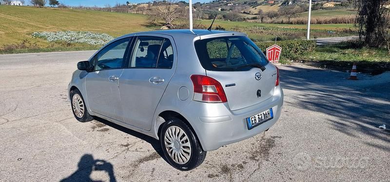 Usata Toyota Yaris 2012 Grigio Utilitaria