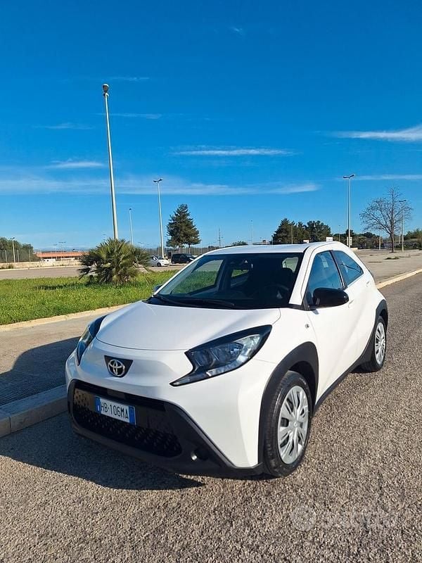Usata Toyota Aygo X Lounge 72 CV (52 kW) 2023 Bianco SUV