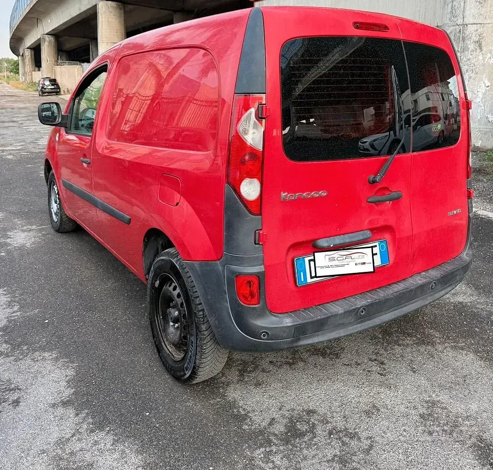 Usata Renault Kangoo Dynamique 85 CV (62 kW) 2010 Rosso Monovolume