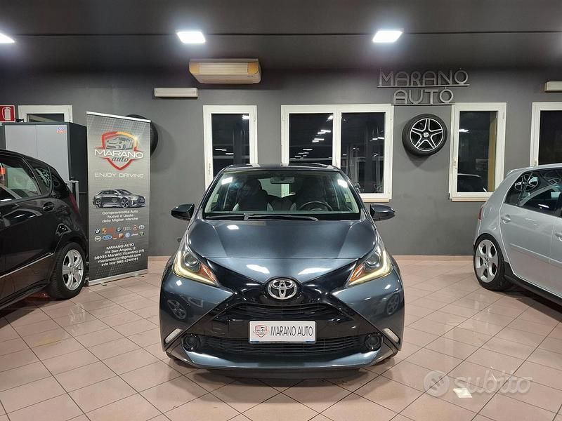 Usata Toyota Aygo 69 CV (50 kW) 2015 Grigio Utilitaria