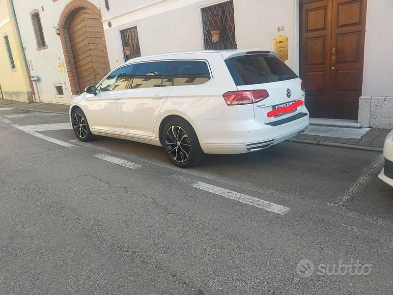 Usata VW Passat 150 CV (110 kW) 2019 Bianco Station wagon