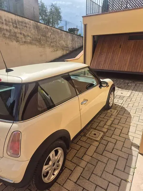 Usata Mini ONE 90 CV (66 kW) 2005 Beige Utilitaria