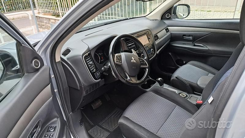 Usata Mitsubishi Outlander 150 CV (110 kW) 2014 Grigio SUV
