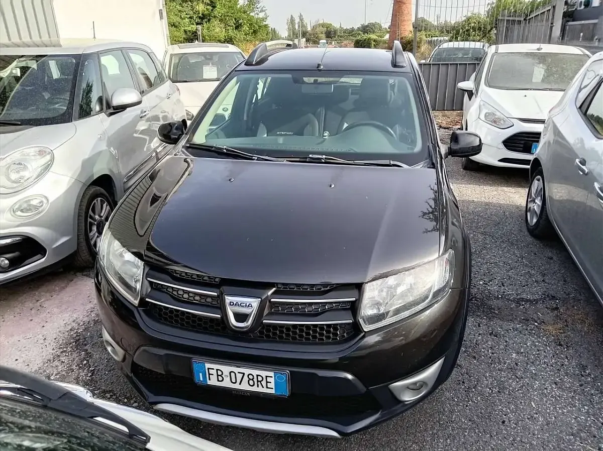 Usata Dacia Sandero Prestige 90 CV (66 kW) 2015 Nero SUV