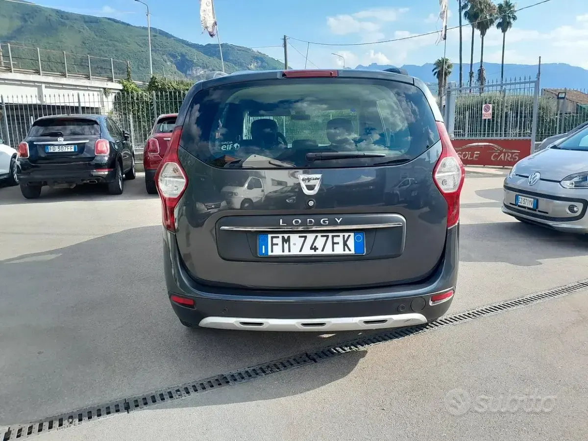 Usata Dacia Lodgy 101 CV (74 kW) 2017 Grigio Monovolume