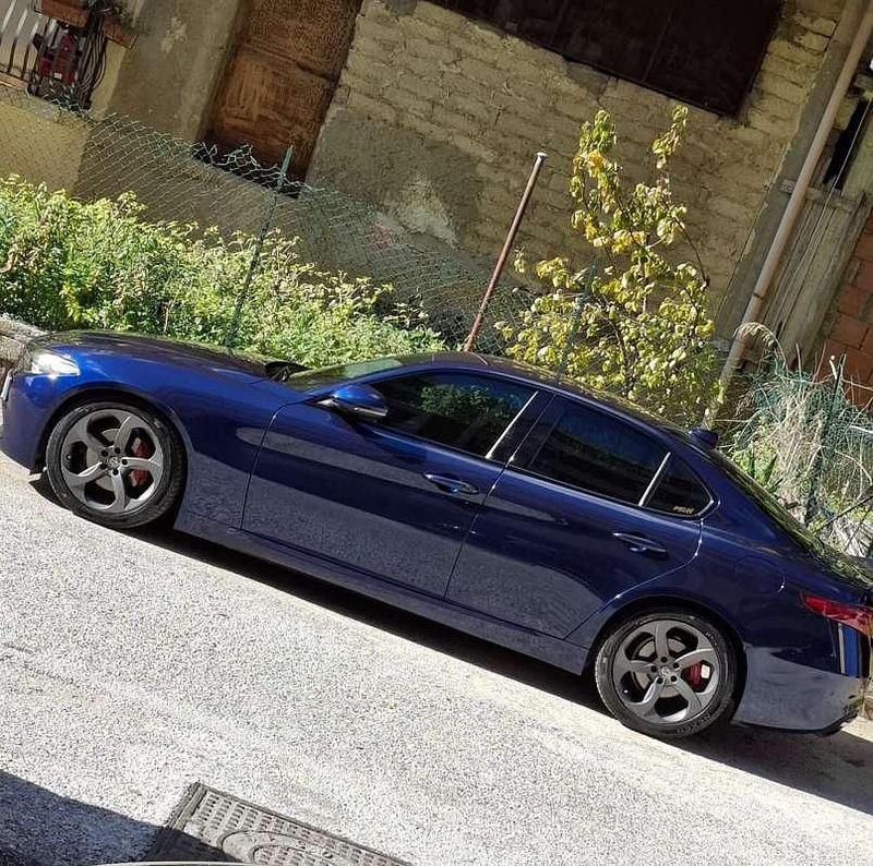 Usata Alfa Romeo Giulia Business 179 CV (131 kW) 2016 Blu/azzurro Berlina