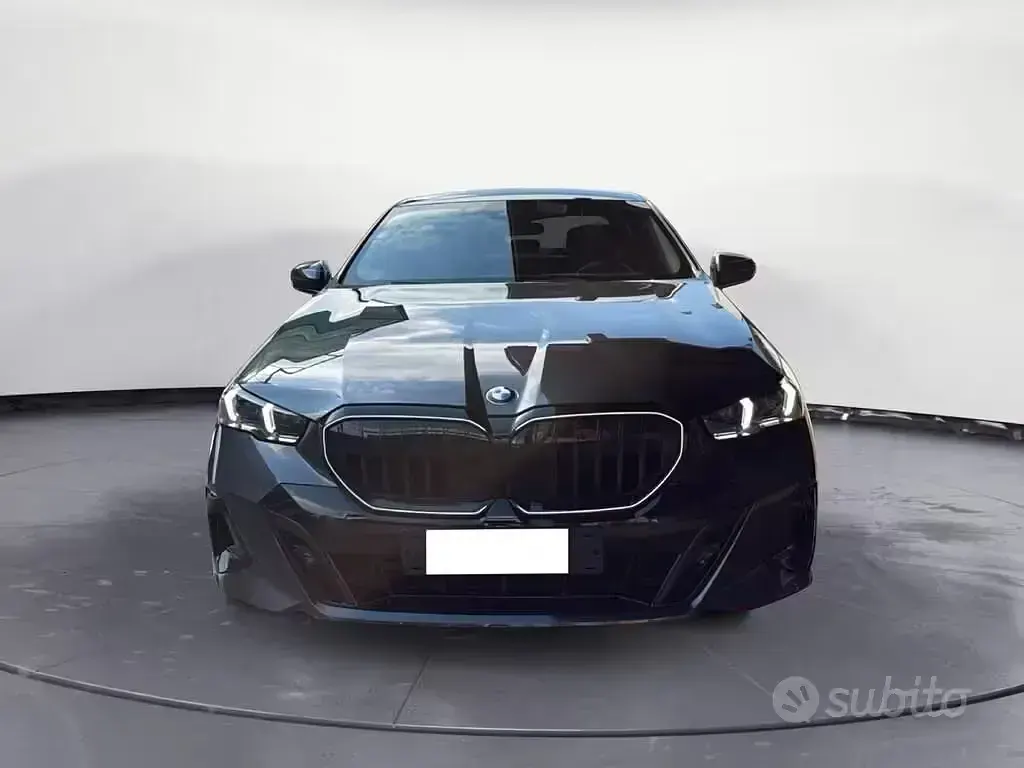 Usata BMW 520 M Sport 197 CV (144 kW) 2025 Grigio Berlina