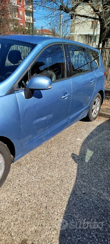 Usata Renault Grand Scénic III 110 CV (80 kW) 2011 Blu Monovolume