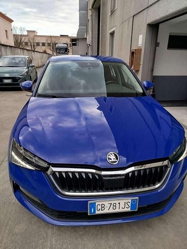 Usata Skoda Scala Ambition 90 CV (66 kW) 2020 Blu/azzurro Utilitaria
