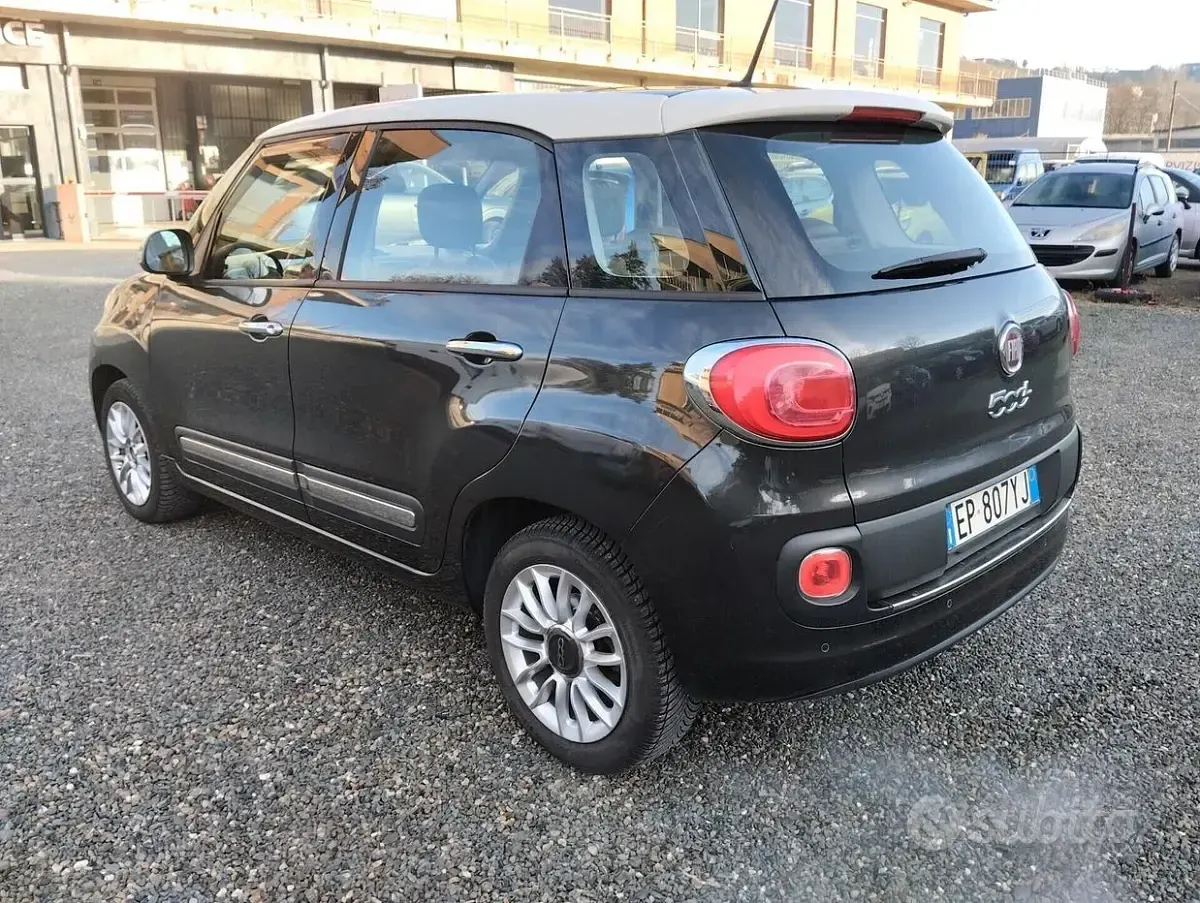 Begagnad Fiat 500L Lounge 85 HK (62 kW) 2012 Grå Minibuss
