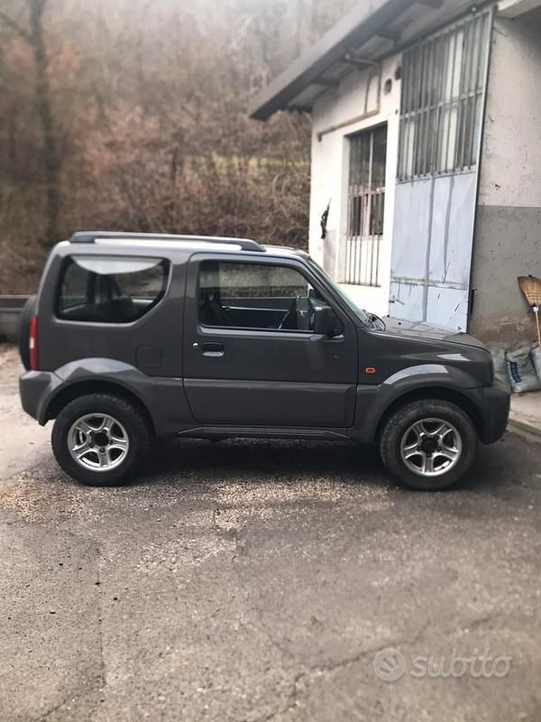 Usata Suzuki Jimny 2006 Grigio SUV