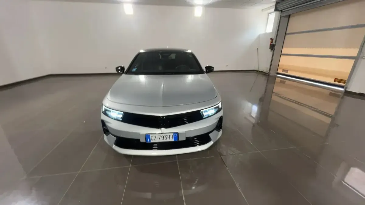 Usata Opel Astra S 130 CV (95 kW) 2025 Kristall silver Utilitaria