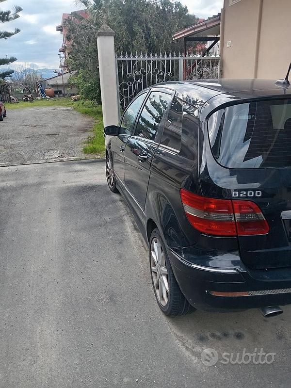 Usata Mercedes B200 140 CV (102 kW) 2009 Nero Monovolume