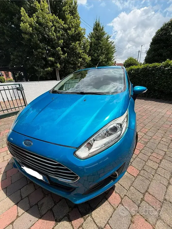 Usata Ford Fiesta Titanium 75 CV (55 kW) 2015 Bluazzurro Utilitaria