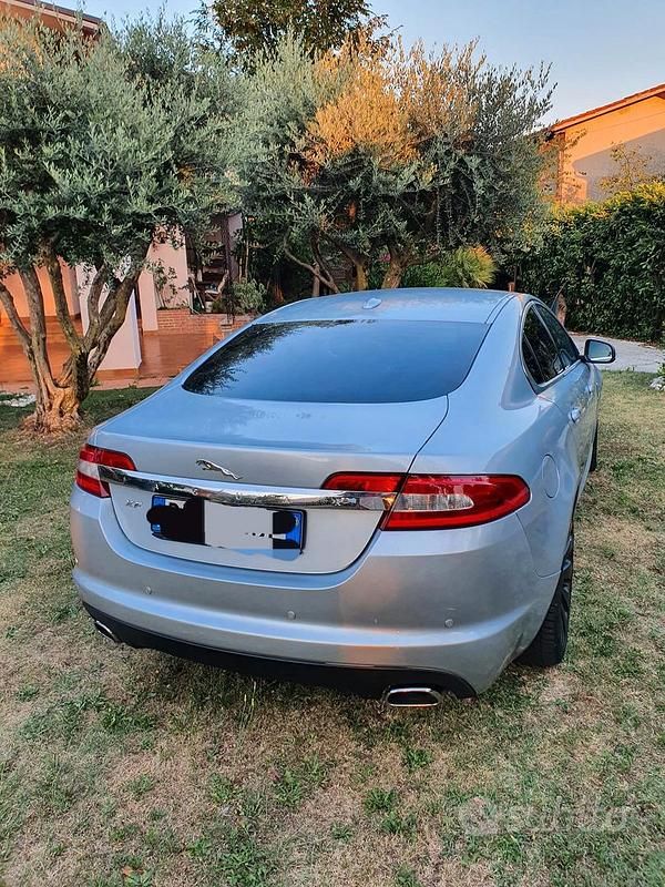 Usata Jaguar XF Premium Luxury 207 CV (152 kW) 2008 Grigio Berlina