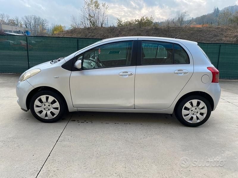 Usata Toyota Yaris 2007 Grigio Berlina