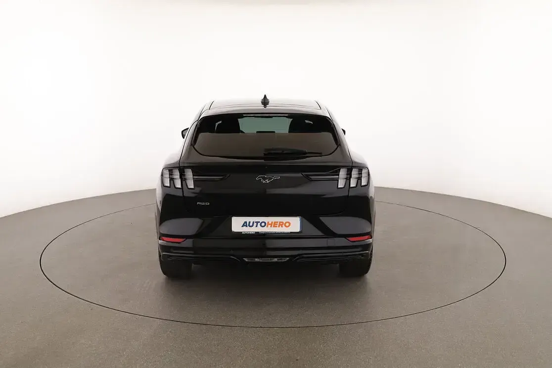 Usata Ford Mustang Mach-E 197 kW (269 CV) 2022 Nero SUV