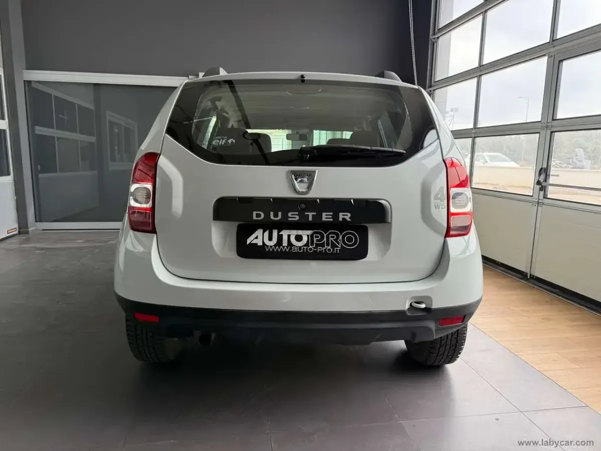 Usata Dacia Duster Ambiance 109 CV (80 kW) 2014 Bianco SUV