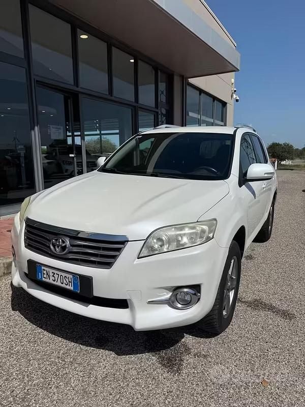 Usata Toyota RAV4 Lounge 150 CV (110 kW) 2012 Bianco SUV