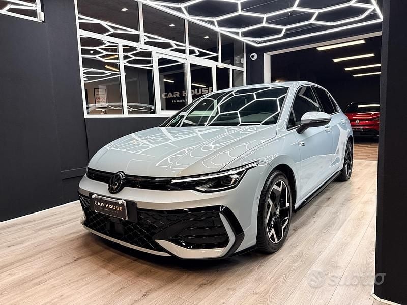 Usata VW Golf VIII R-line 150 CV (110 kW) 2025 Grigio Berlina