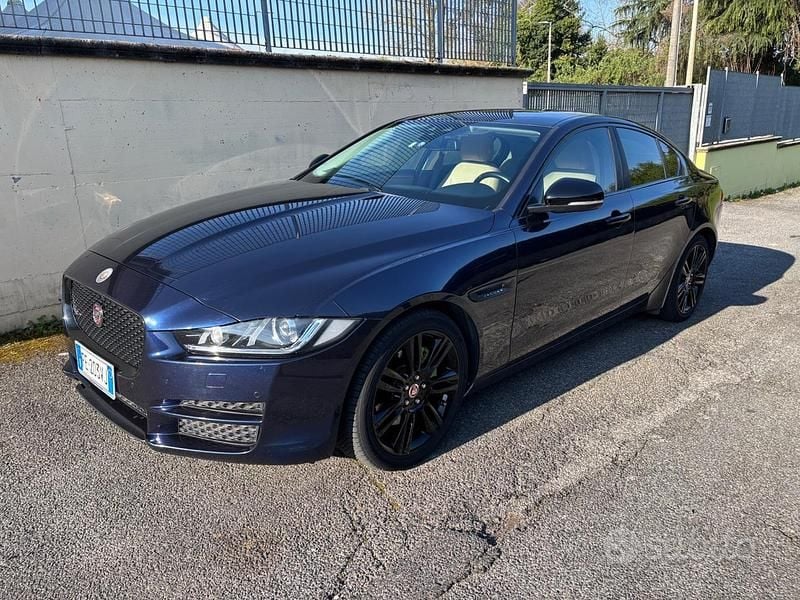 Usata Jaguar XE Prestige 163 CV (119 kW) 2018 Blu Berlina